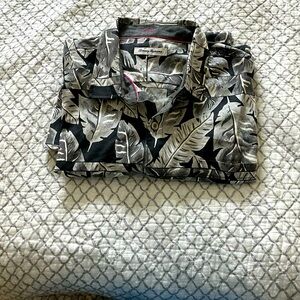 Men’s XXL Tommy Bahama cotton and silk short sleeve shirt—grey island print!